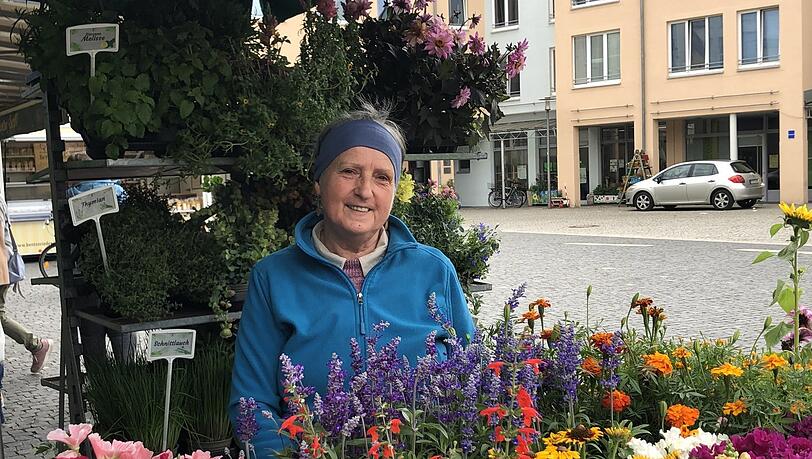 Gärtnerin Maria Gogeff verkauft seit zwölf Jahren auf dem Wochenmarkt in Feldmoching. Gärtnerin Maria Gogeff verkauft seit zwölf Jahren auf dem Wochenmarkt in Feldmoching.