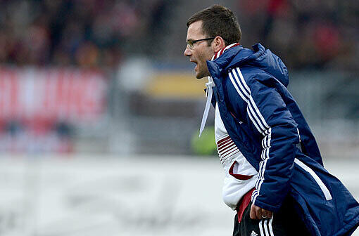 Club-Trainer Michael Wiesinger gratuliert dem FC Bayern zur Meisterschaft und dem Ereichen des Champions-League-Halbfinales.