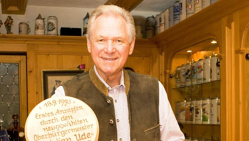 Ein Mann, der die Wiesn liebt: Hermann Memmel. Er sammelt sogar die Anzapf-Schlegel vom traditionellen Anstich am ersten Samstag des Oktoberfests.