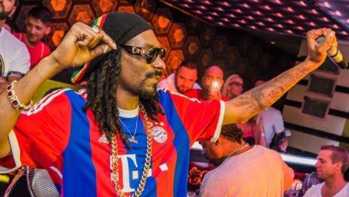 Snoop Dogg feierte im Juli in Untermeitingen, während in München Konzertbesucher auf ihn warteten. Das hat jetzt Folgen für den Veranstalter. Snoop Dogg feierte im Juli in Untermeitingen, während in München Konzertbesucher auf ihn warteten. Das hat jetzt Folgen für den Veranstalter.