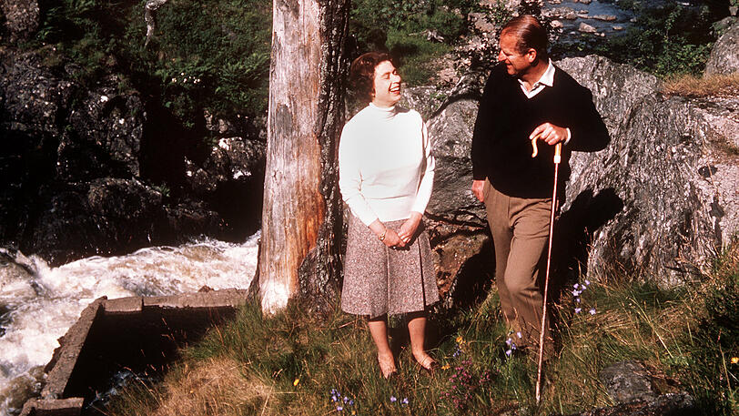 September 1972: Elizabeth II. und Philip auf ihrem Besitz in Balmoral.