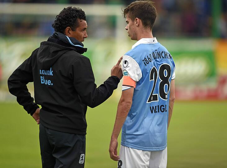 "Ju, Du bist mein neuer Kapitän!" Löwen-Coach Ricardo Moniz ernannte den Youngster Julian Weigl zum neuen Spielführer.
