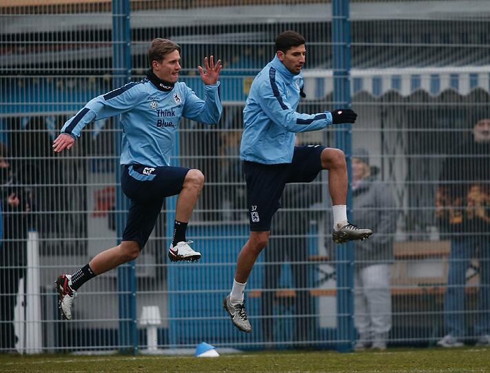 Ohne Wolf, mit Mölders: Die Bilder vom ersten Löwen-Training 2016.