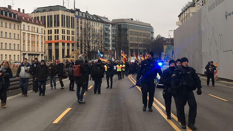 Pegida-Zug am Altstadtring.