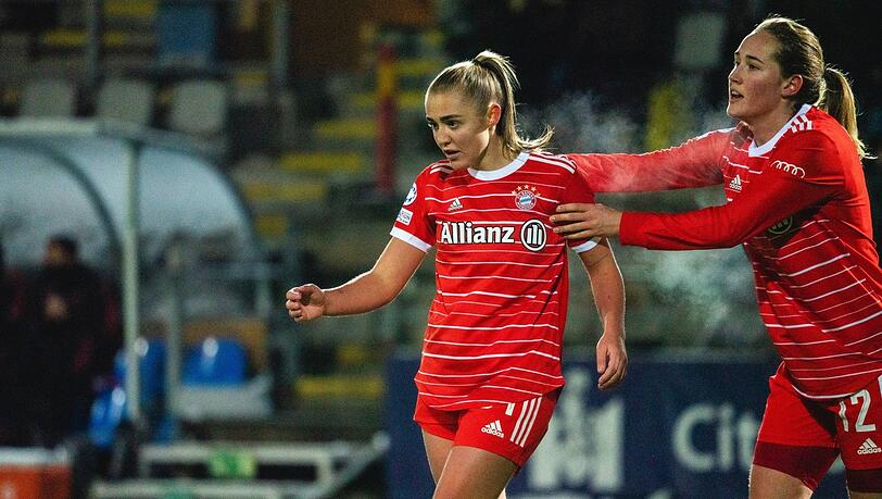 Mia-san-Mia auf Englisch: Three-Lions-Europameisterin Georgia Stanway (l.) Georgia hat sich für das Benfica-Spiel einiges vorgenommen. Mia-san-Mia auf Englisch: Three-Lions-Europameisterin Georgia Stanway (l.) Georgia hat sich für das Benfica-Spiel einiges vorgenommen.