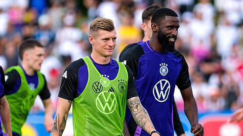 Toni Kroos (li.) äußert sich zum Trainings-Zoff von Antonio Rüdiger (re.) und Niclas Füllkrug.