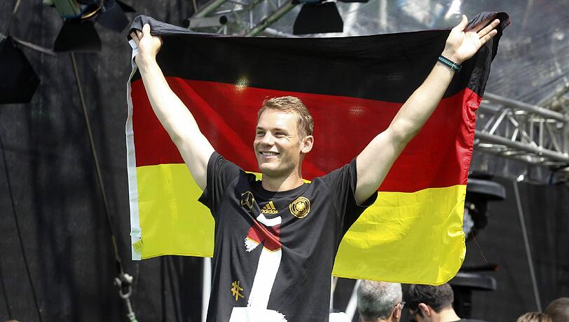 Die Sportjournalisten wählten Manuel Neuer zum Fußballer des Jahres. Die Sportjournalisten wählten Manuel Neuer zum Fußballer des Jahres.