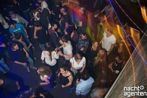 "Gute Laune Hoch 10" lautete das Motto im Ampere. Hoch 10 deshalb, weil insgesamt zehn Stunden lang gefeiert wurde und zehn 10 DJ's vor Ort waren.