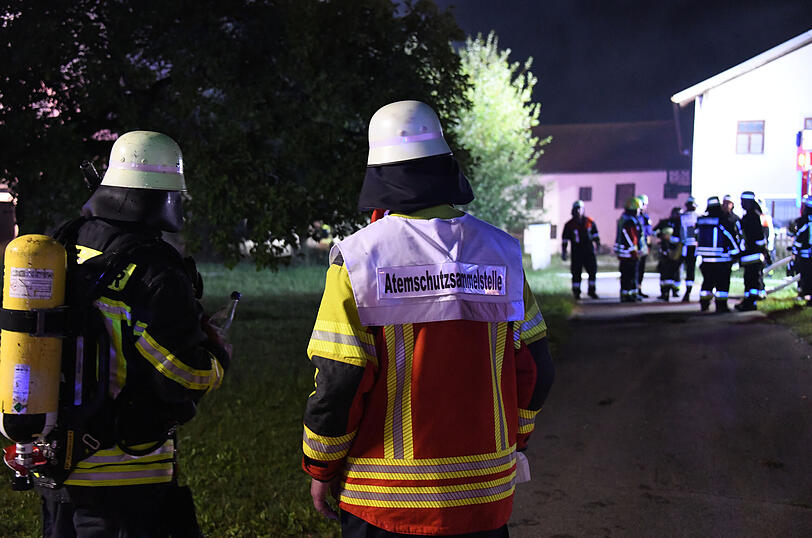 Das Feuer zerstörte die Scheune eines Dreiseithofs in Oberrammelsberg in der Gemeinde Wurmsham.