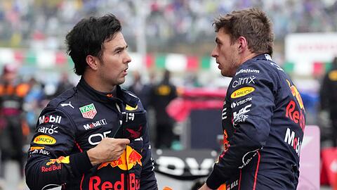 Diskussionsbedarf bei Red Bull: Sergio Perez (l) und Max Verstappen.