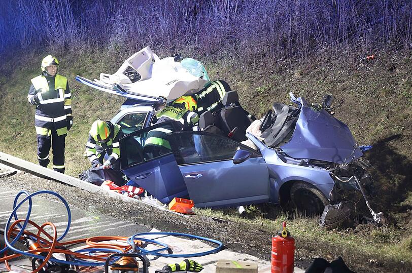 Der Unfallverursacher musste per Hubschrauber in eine Klinik gebracht werden.