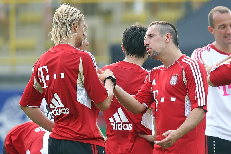 Ribéry ist wieder dabei, Lahm und Heynckes schreiben Autogramme, Neuer hechtet nach dem Ball: Bilder aus dem Trainingslager der Bayern am Gardasee