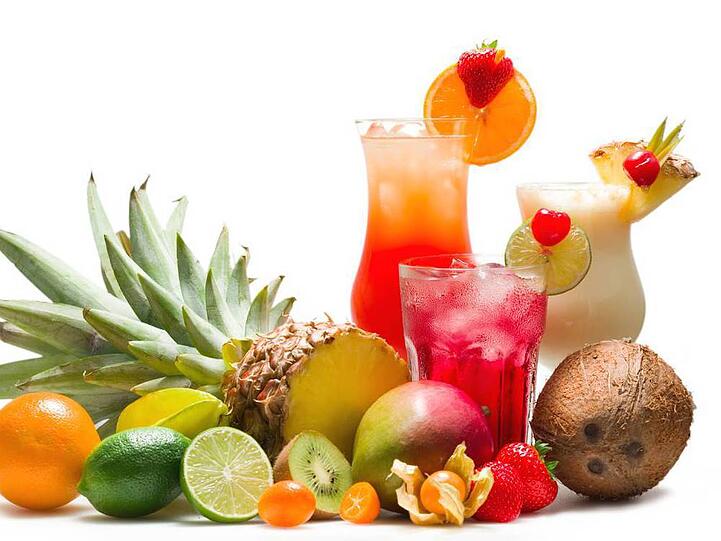 Kunterbunte Frucht-Cocktails für die WM-Party
