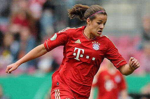 Spielte bis zum Alter von 16 Jahren nur mit Jungs &ndash; und seit 2010 für die Bayern: Lena Lotzen.