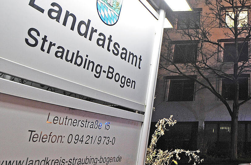 Das Landratsamt in Straubing: Ein Mitarbeiter der Behörde soll tief in den Bayern-Ei-Skandal verwickelt sein.