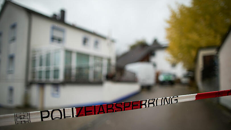 Nach den tödlichen Schüssen auf einen Polizisten sollen Reichsbürger besser überwacht werden. Nach den tödlichen Schüssen auf einen Polizisten sollen Reichsbürger besser überwacht werden.