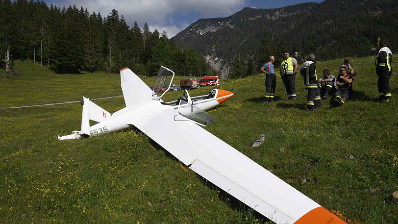 Im Gebirgstal Valepp legte ein Segelflugzeug eine Bruchlandung hin.