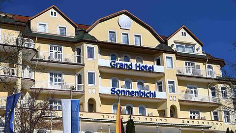 Das "Grand Hotel Sonnenbichl" in Garmisch-Partenkirchen: Corona-Trutzburg in den Alpen für den König von Thailand?