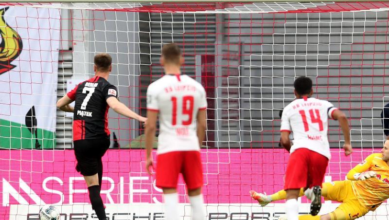 Krzysztof Piatek (l) bescherte Hertha BSC einen Punkt bei RB Leipzig. Krzysztof Piatek (l) bescherte Hertha BSC einen Punkt bei RB Leipzig.