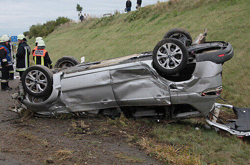 Bei einem Unfall auf der A94 wurden vier Personen verletzt.
