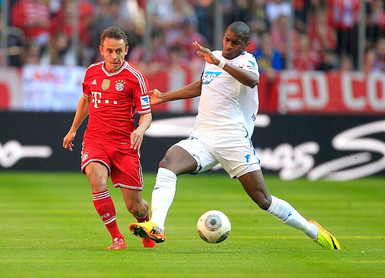 RAFINHA: NOTE 3.
Recht unspektakulär, was Peps so-gut-wie-alles-Spieler da machte. Hätte vorm 3:3 etwas mehr Präsenz zeigen können. Wurde danach zunehmend fahrig.