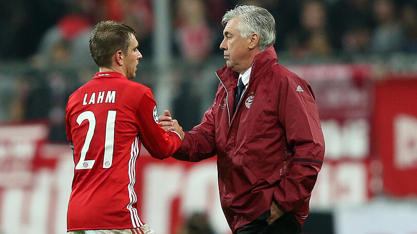 Bayern-Kapitän Philipp Lahm (links) und Bayern-Trainer Carlo Ancelotti am Rande der Champions-League-Partie gegen PSV Eindhoven (4:1).