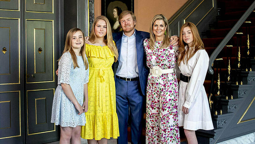 Die königliche Familie am niederländischen Königstag (v.l.): Prinzessin Ariane, Kronprinzessin Amalia, König Willem-Alexander, Königin Máxima und Prinzessin Alexia Die königliche Familie am niederländischen Königstag (v.l.): Prinzessin Ariane, Kronprinzessin Amalia, König Willem-Alexander, Königin Máxima und Prinzessin Alexia