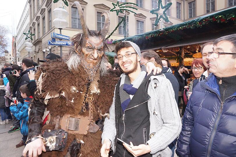 Finstere Gestalten streiften am Sonntagnachmittag lautstark über den Christkindlmarkt.