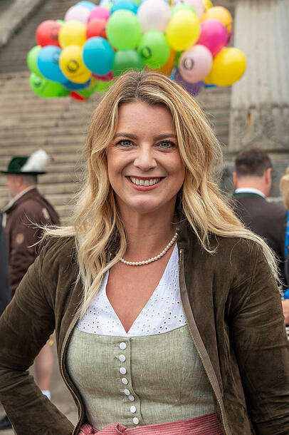 Bräurosl-Wirtin Franziska Kohlpaintner war sofort Feuer und Flamme für die Flinta-Wiesn im Zelt, das sie mit ihrem Partner Peter Reichert betreibt. Bräurosl-Wirtin Franziska Kohlpaintner war sofort Feuer und Flamme für die Flinta-Wiesn im Zelt, das sie mit ihrem Partner Peter Reichert betreibt.