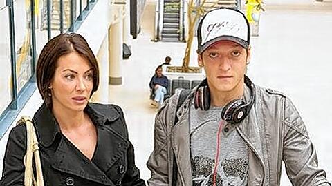 Seit einem Jahr ein Paar: Özil und Anna-Maria, Schwester von Pop-Queen Sarah Connor.