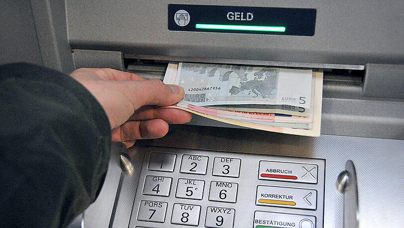 In der Tat geht "Skimming" an Geldautomaten in Deutschland seit Jahren zurück. In der Tat geht "Skimming" an Geldautomaten in Deutschland seit Jahren zurück.