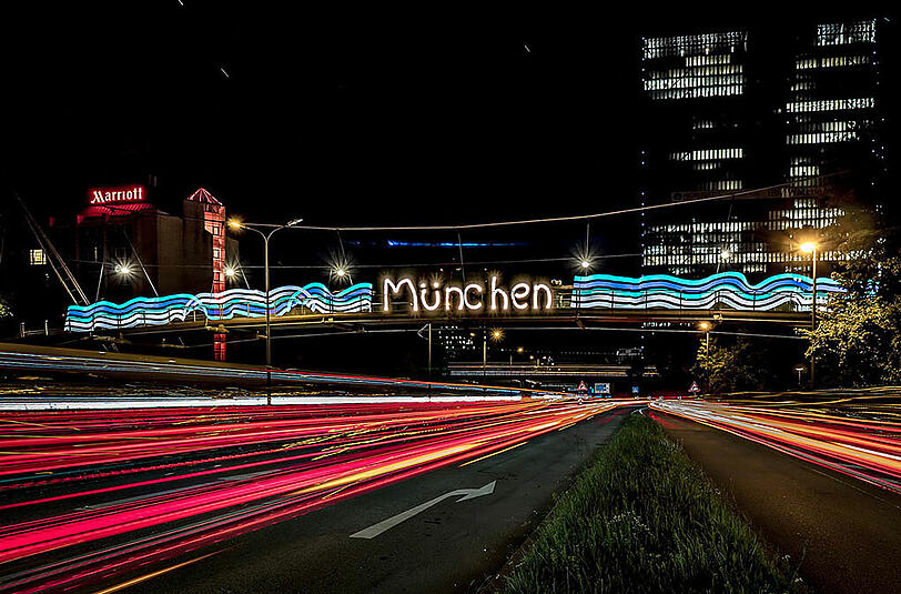 So schön können Münchens Brücken aussehen: Die Bilder von der aktuellen Guerilla-Lightning-Aktion.