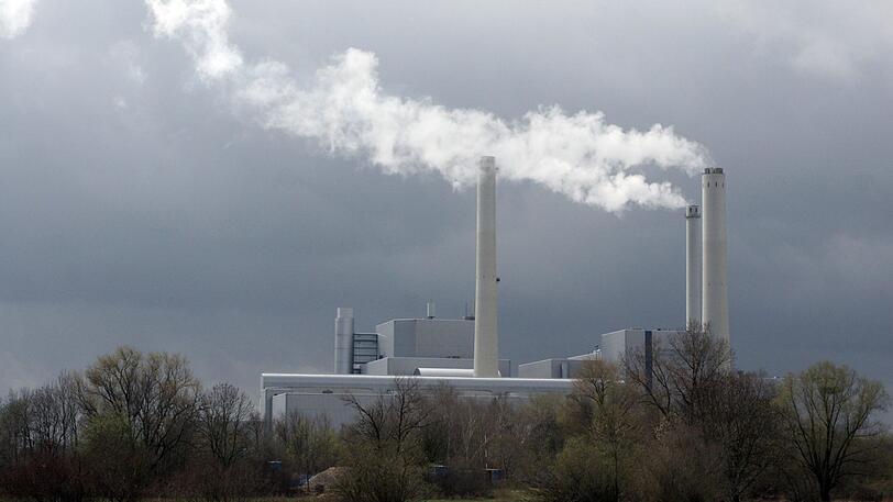 Es dampft und dampft und dampft &ndash; auch in den kommenden Jahren: das Heizkraftwerk Nord in Unterföhring.