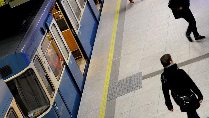 Noch nicht häufig genug und vor allem noch nichts nachts unterwegs: Vor allem CSU und Grüne im Rathaus fordern eine schnelle und radikale Taktverdichtung bei der U-Bahn. Noch nicht häufig genug und vor allem noch nichts nachts unterwegs: Vor allem CSU und Grüne im Rathaus fordern eine schnelle und radikale Taktverdichtung bei der U-Bahn.