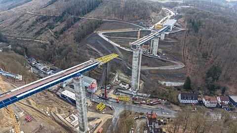 Bundesverkehrsminister Patrick Schnieder (CDU) kündigte an, dass es künftig mehr Baustellen geben werde, um die Verkehrsinfrastruktur auszubessern.