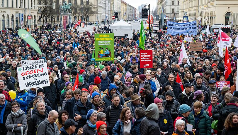 Tausende Menschen sind zur Mieten-Demonstration in M&uuml;nchen gekommen.