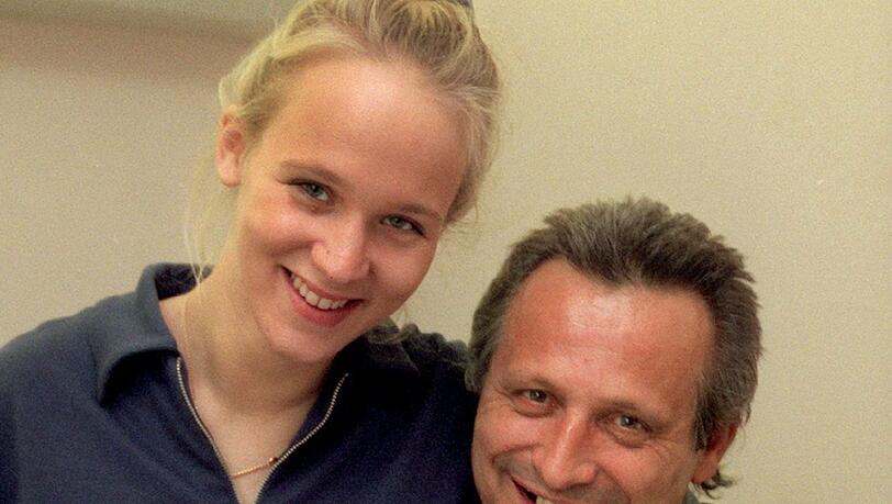 Stolz zeigten Konstantin Wecker und seine Ehefrau Annik 1997 ihren Sohn Valentin, der am 6.1.1997 in der Münchner Geisenhofer-Klinik zur Welt kam. Stolz zeigten Konstantin Wecker und seine Ehefrau Annik 1997 ihren Sohn Valentin, der am 6.1.1997 in der Münchner Geisenhofer-Klinik zur Welt kam.