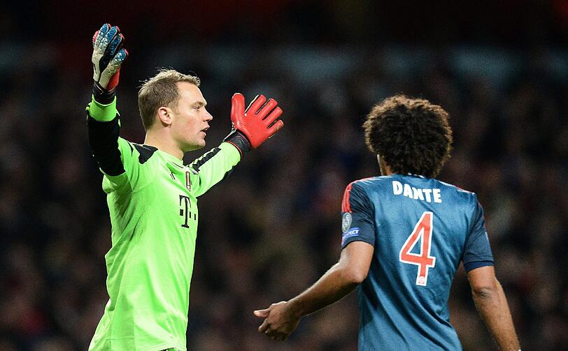 MANUEL NEUER NOTE 1
Sofort &bdquo;on fire&ldquo;. Hält stark gegen Sanogo (7.) und saustark Özils Elfmeter (8.). Wirkte unbezwingbar, Ausstrahlung a la: &bdquo;Gegen mich trefft ihr eh nicht!