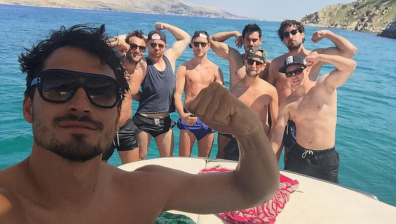 Mats Hummels im Urlaub anstatt beim DFB - dieses Bild sorgte im Web für Aufregung. Mats Hummels im Urlaub anstatt beim DFB - dieses Bild sorgte im Web für Aufregung.
