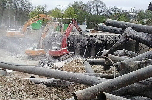 So spektakulär war der Abbruch der alten Brücke über die A96.