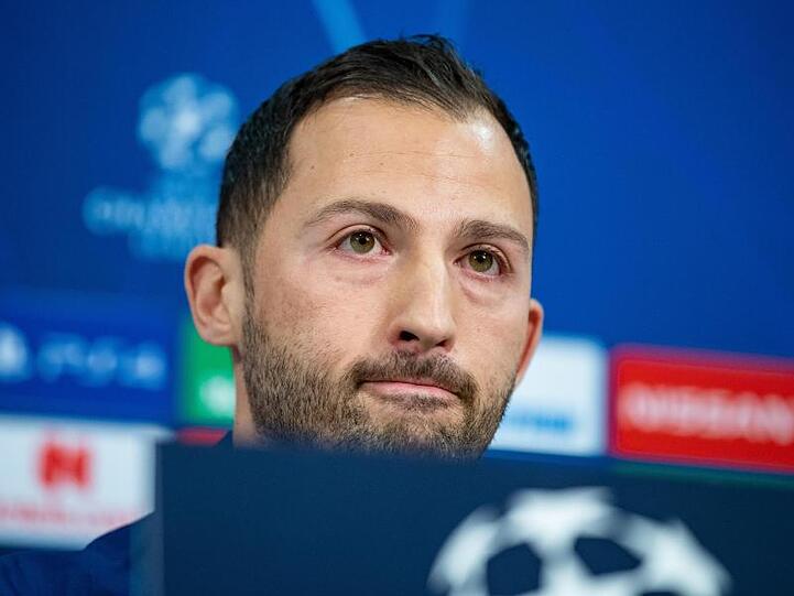 Will sein Team gegen Lokomotive Moskau rotieren lassen: Schalke-Trainer Domenico Tedesco.