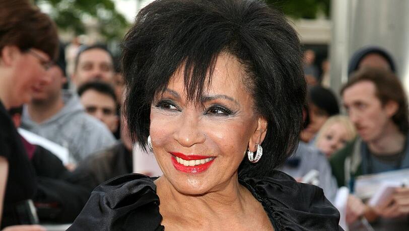 Dame Shirley Bassey sang bekannte James-Bond-Songs, unter anderem "Goldfinger".