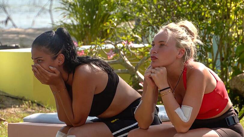 Dilara Kruse (l.) und Franziska Temme zittern im Finale von "Promis unter Palmen". Dilara Kruse (l.) und Franziska Temme zittern im Finale von "Promis unter Palmen".