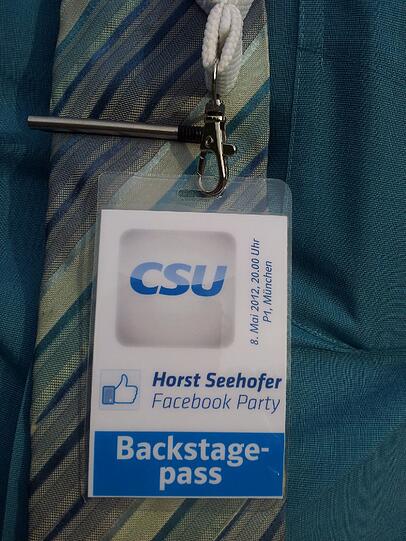 Vor allem CSU-Mitglieder und Presseleute (im Bild: ein Backstage-Pass fürs Facebook-Event) stellten zu Beginn...