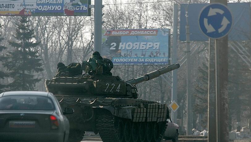 Die Waffenruhe in der Ostukraine ist offenbar gebrochen: Es werden Verstöße gegen die Feuerpause von Minsk vermeldet Die Waffenruhe in der Ostukraine ist offenbar gebrochen: Es werden Verstöße gegen die Feuerpause von Minsk vermeldet