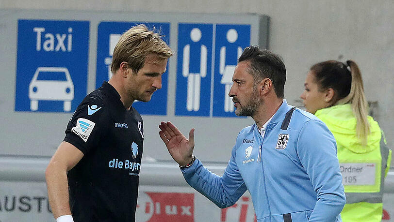 Gut gemacht: Vitor Pereira (r.) beglückwüscht Stefan Aigner. Gut gemacht: Vitor Pereira (r.) beglückwüscht Stefan Aigner.