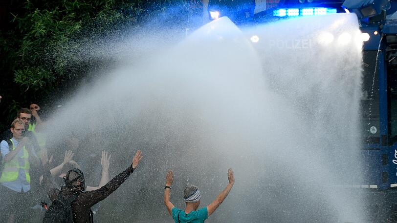 Auseinandersetzungen zwischen Polizei und Demonstranten: Die Lage in Hamburg eskalierte am Donnerstag.