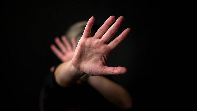 Die Frau schrie laut um Hilfe und schlug den Angreifer so in die Flucht. (Symbolbild) Die Frau schrie laut um Hilfe und schlug den Angreifer so in die Flucht. (Symbolbild)