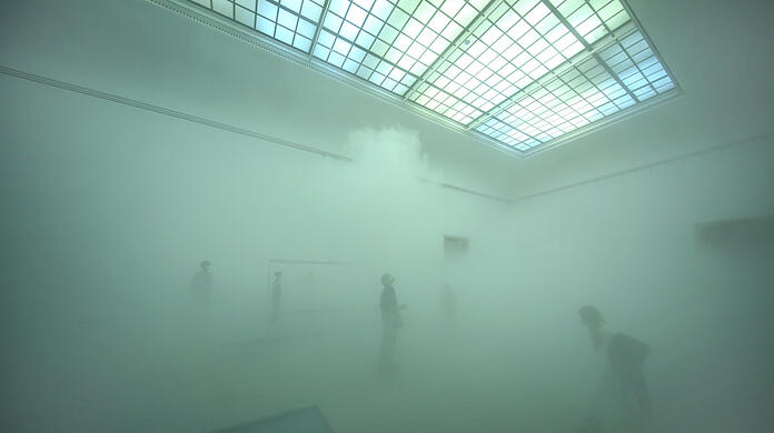 Mystische Stimmung im Haus der Kunst: Fujiko Nakayas Kunst-Installation "Nebel Leben" entführt den Besucher in eine ganz eigene Welt.