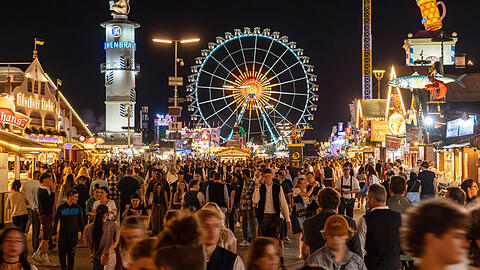 Nach dem Zeltschluss auf der Wiesn: Im AZ-Podcast "Kindl der Nacht&ldquo; dreht sich alles um das M&uuml;nchner Nachtleben